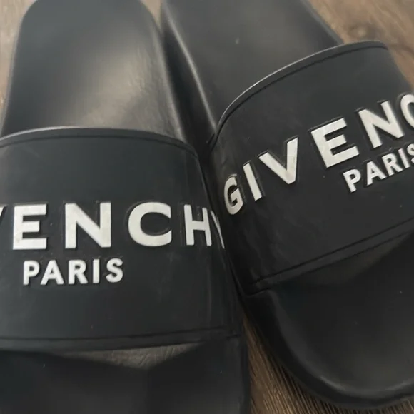 Authentic givenchy - Picture 5 of 6